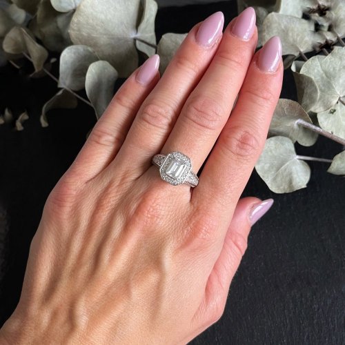 Stříbrný prsten s kamínky - Velikost prstenu: 59