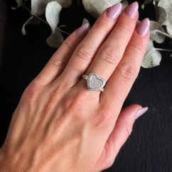 Strieborný prsteň v tvare srdiečka