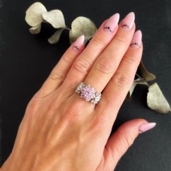 Stříbrný prsten květina s růžovými a bílými kamínky