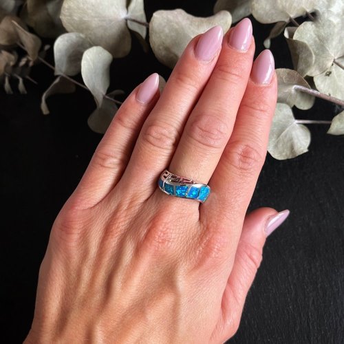 Strieborný prstienok s modrým opál rhodiovaný