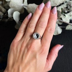 Stříbrný prsten JIN A JANG roztahovací s kamínky rhodiovaný