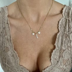 Pozlátený náhrdelník s príveskami s motívom lásky so zirkónmi