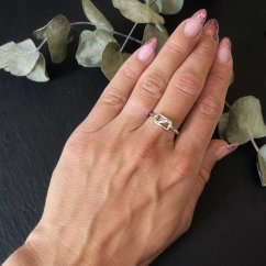 Strieborný prsteň jemný rozťahovací s kamienkami