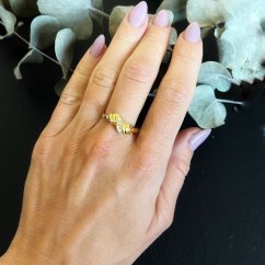 Strieborný prsteň pozlátený so zirkónmi