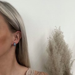 Stříbrné náušnice půlkruhy s  modrým opálem rhodiované
