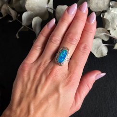 Strieborný prsteň s modrým opál rhodiovaný